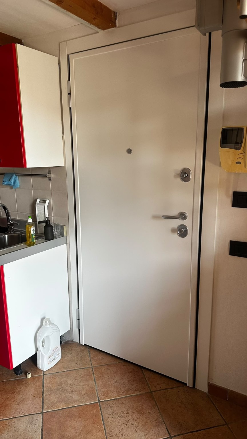 Porta di sicurezza installata